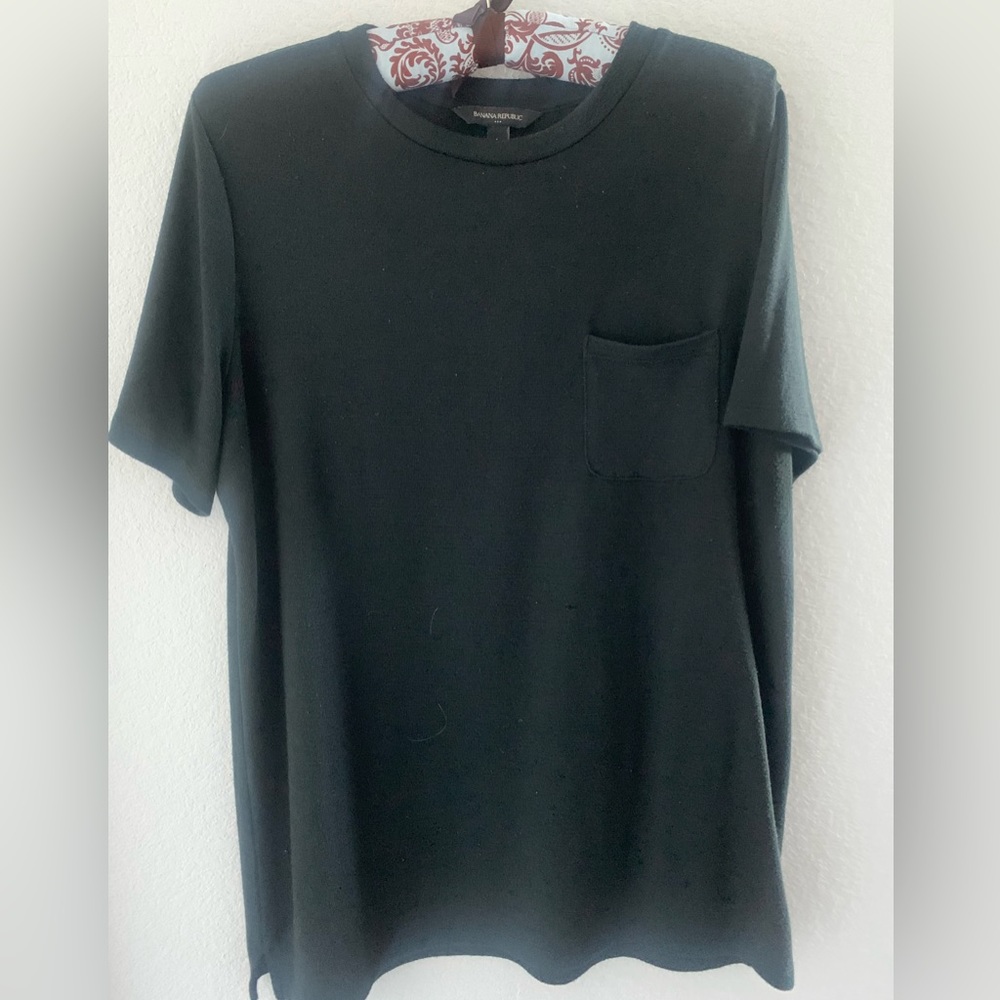 Banana Republic black t shirt.